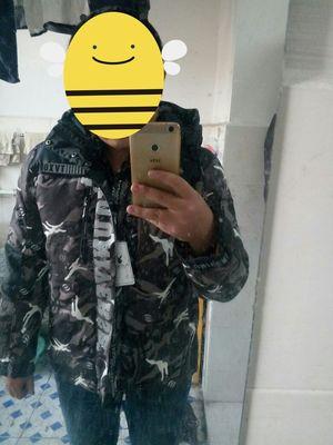 衣服收到了。上身效果见图示,相当不错呀!比较轻便。适合初冬穿。嗯,颜色很正,没有偏差。喜欢的亲可以下手了。