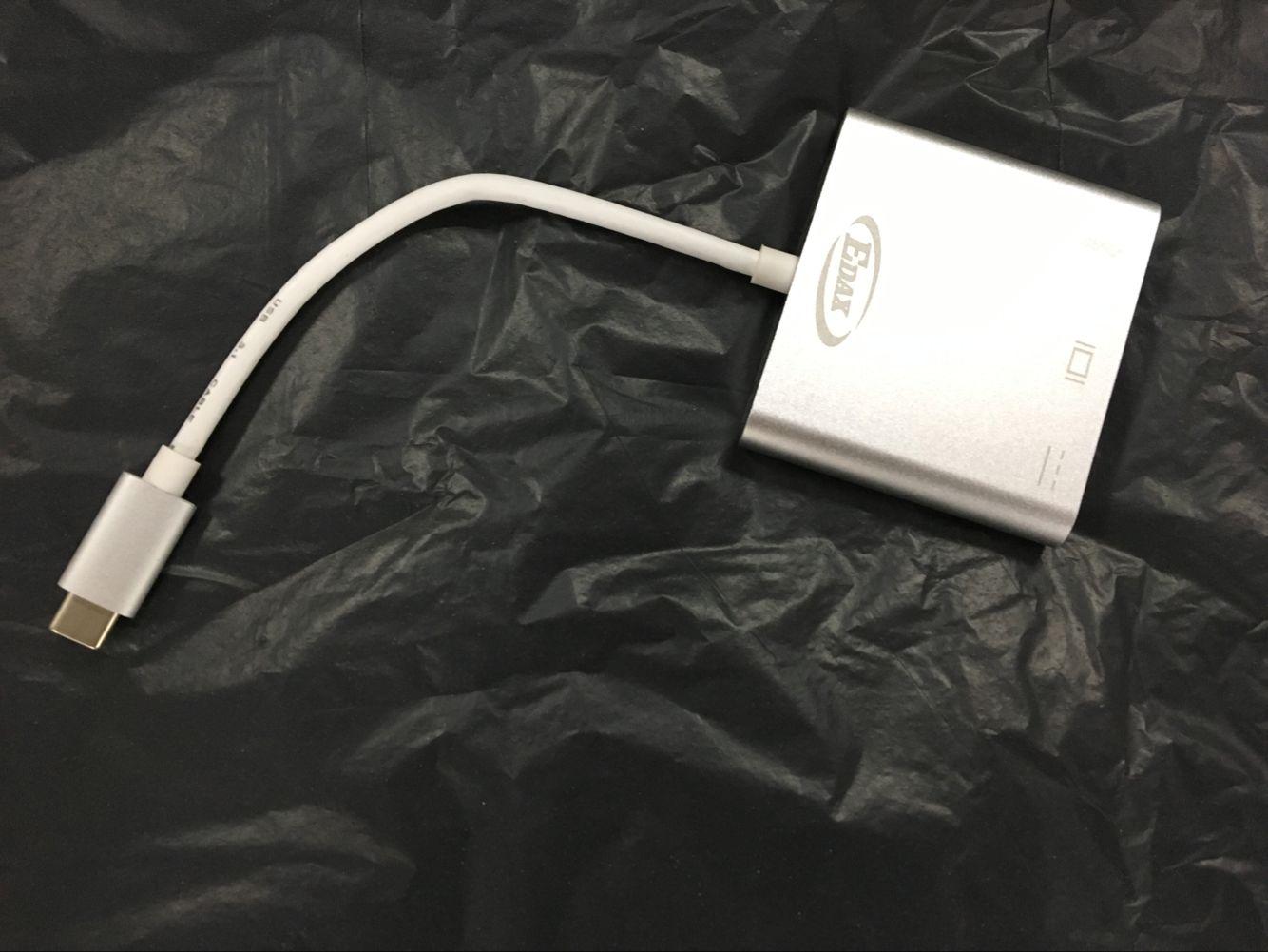 type-c转USB 3.0+HDMI+TYPE-C 转化器很好用,外观精致 ,最好的特点还是能同时给MACbook充电和HDMI输出 HDMI接口充分的将三星显示屏的4k分辨率完美的呈现出来
