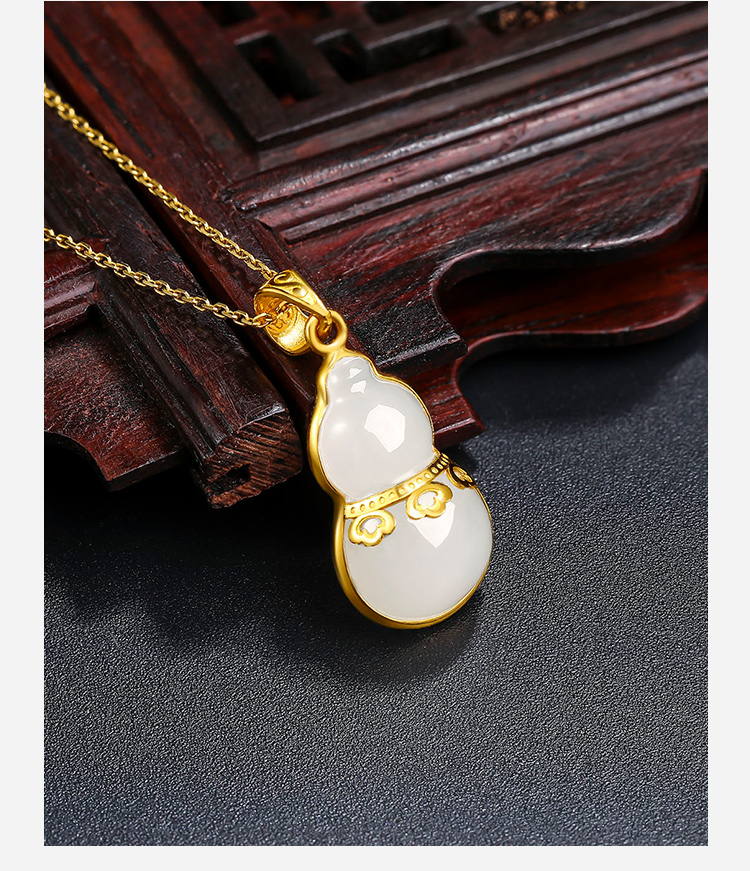 周六福珠宝情人节礼物葫芦金镶玉吊坠女款足金黄金镶和田白玉aayb04