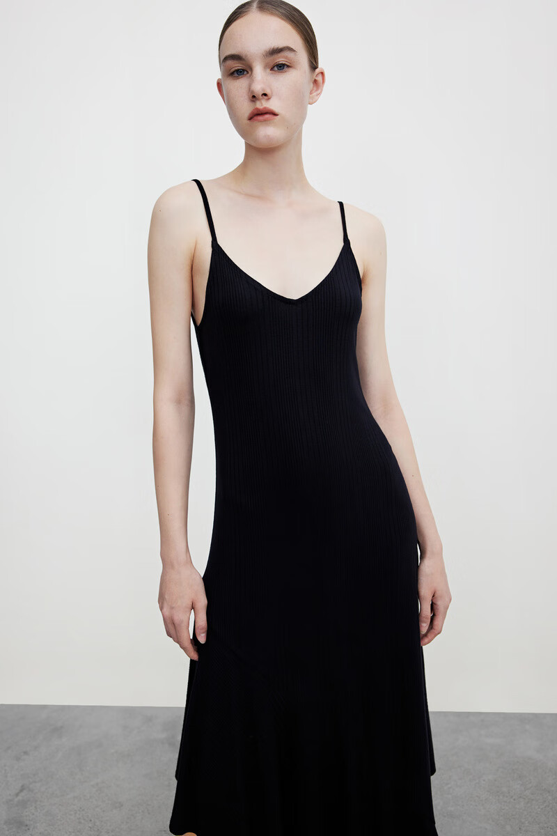 ur2021新品秋季女装简约高级感吊带紧身宝藏连衣裙wu30r7ae2003 正黑