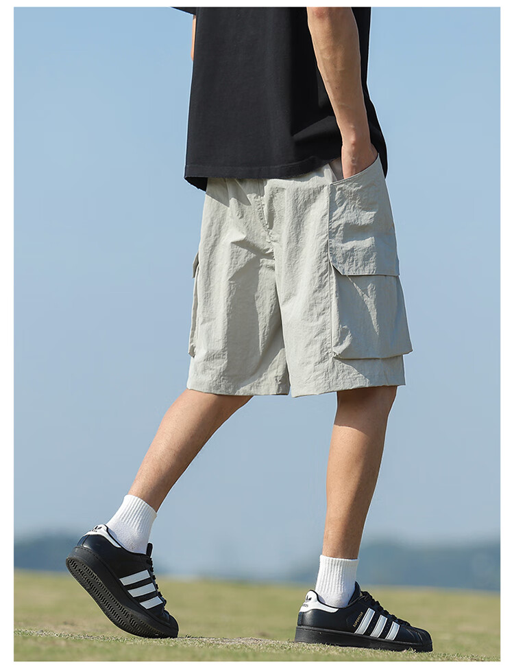 IZEXX Men's Cargo Shorts, Summer Fashion Versatile Large Pocket Simple Solid Color Sports Knee-Length Pants IZ706 Black 3XL 14