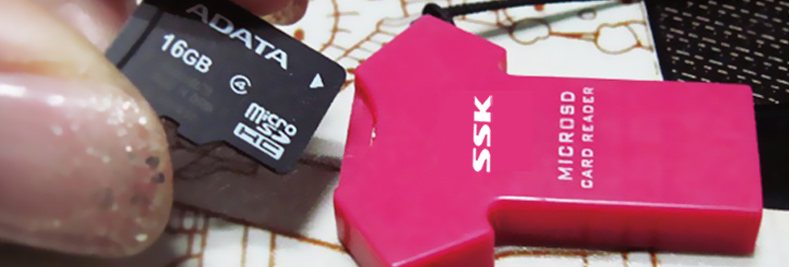 SSK飚王 SCRS052 T恤单口读卡器 TF手机卡读卡器 迷你小巧当挂坠  玫红色