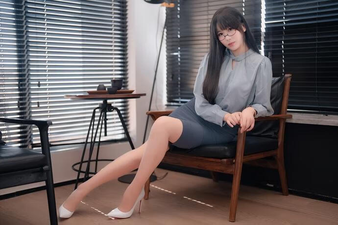 轩萧学姐-蓝裙OL[190P4V-1.49GB]