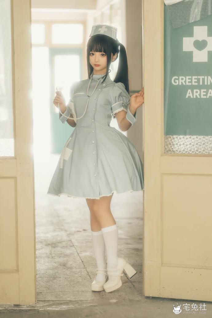 蠢沫沫和摄影师铁手教授是什么关系？他是拍摄到了蠢沫沫无创可贴的图片？