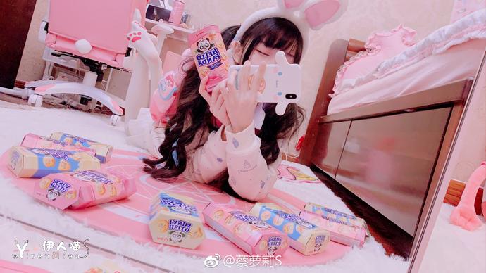 蔡萝莉 (8).jpg 抖音网红蔡萝莉和中国第一萝莉王奕萌究竟谁更胜一筹?富婆蔡萝莉的家庭背景是怎样的?