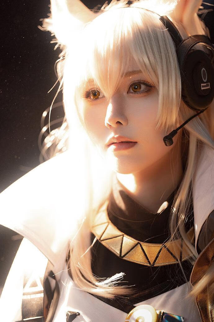 「COSPALY」明日方舟耀骑士玛嘉烈·临光-10P@啊板的猫