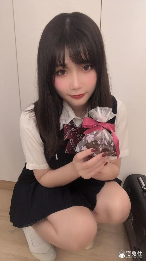 是一只废喵了 jk 宅兔社.jpeg 是一只废喵了全套作品图合集 肉肉身材散发青春活力!