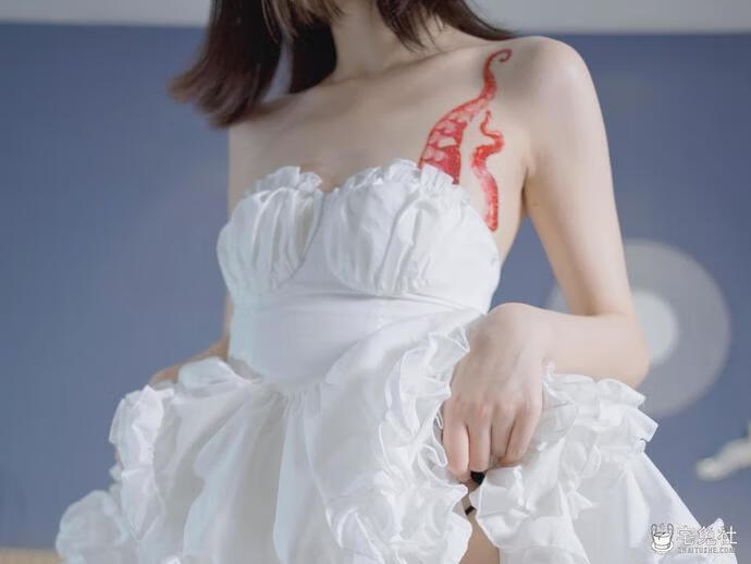 禅院熏 - cosplay作品21 触手 宅兔社.jpg 禅院熏全套作品图合集 神秘女神金色礼服作品让人欲罢不能