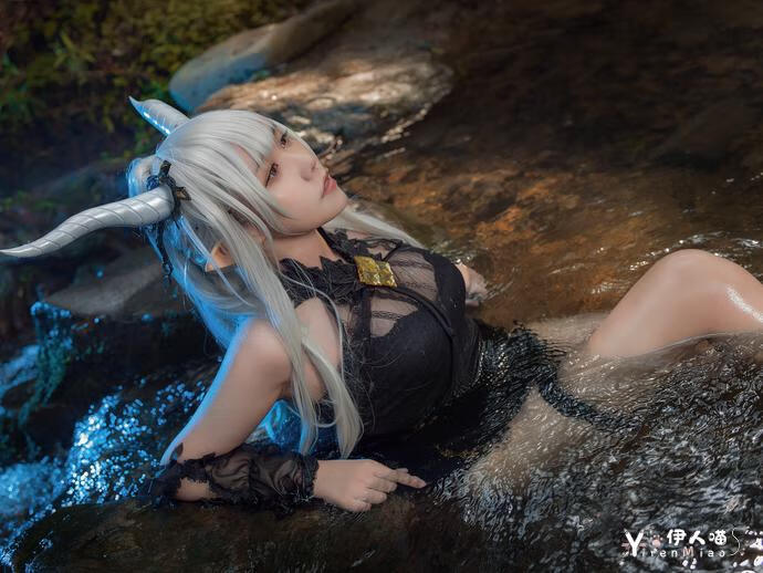 麻花麻花酱w软萌与丰盈的完美融合，Coser界的甜美巨香警告喵！