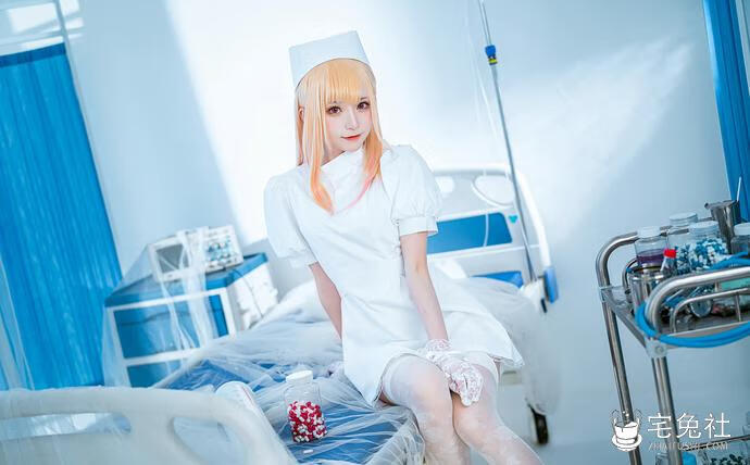 Kitaro_绮太郎 cosplay作品097 喜多川海梦 白色护士 (3) 宅兔社.jpg 治愈系的诱惑!Kitaro_绮太郎喜多川海梦的黑白护士,快乐加倍!