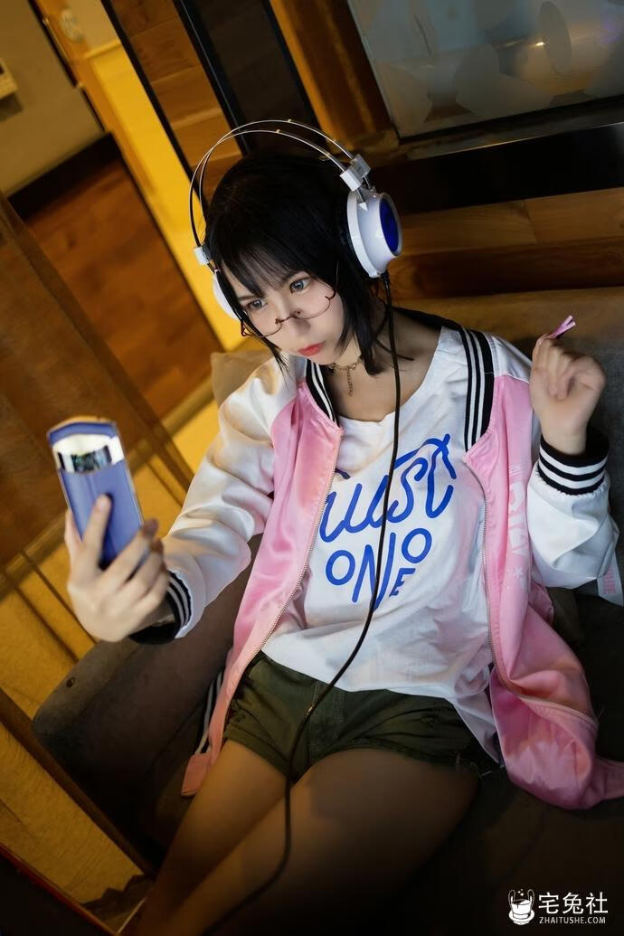 逐月su(枸名)全套cos图片合集 乡间小路上的萌妹子