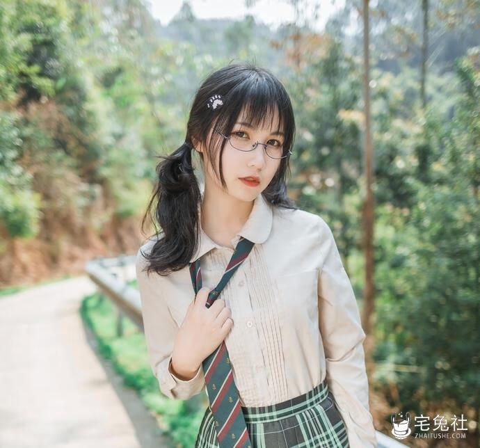 逐月su(枸名)全套cos图片合集 乡间小路上的萌妹子