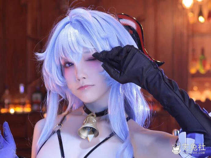 诱人身材太惹火！水淼aqua甘雨魅魔同人cos作品魅力降临