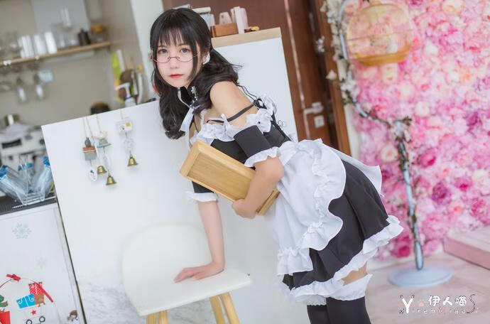 cosplay作品023 逐月SU - 女仆装 (1) 伊人喵.jpg 甜美文静的萌妹子 逐月su车内未删减作品合集在哪能看?