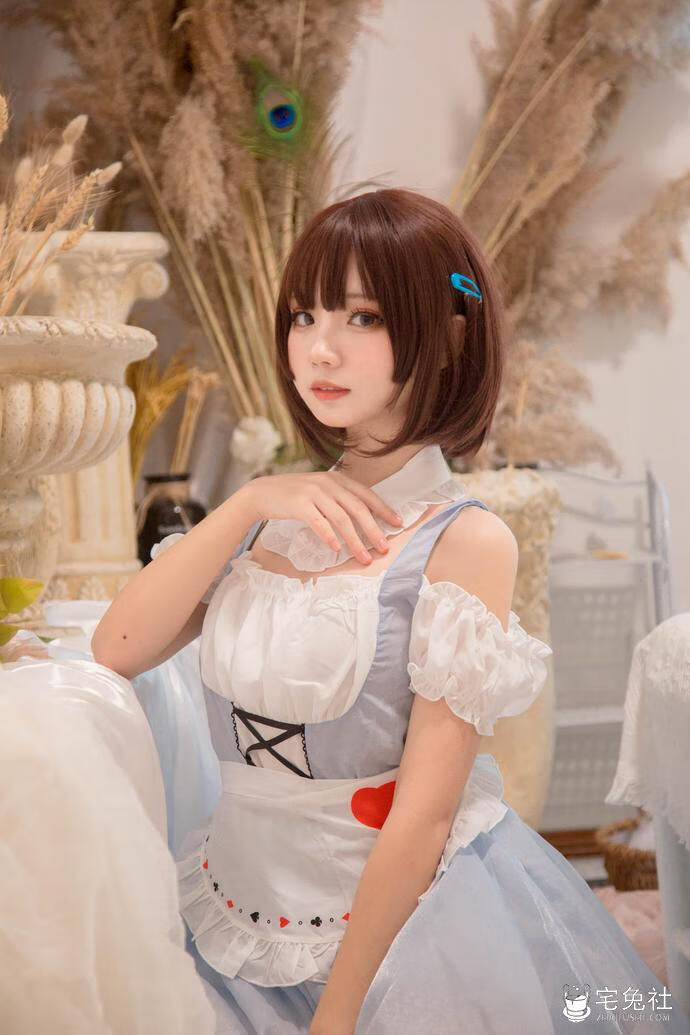 花柒Hana cosplay作品021 爱丽丝 (2) 宅兔社.jpg 傲娇蠢萌花柒Hana怎么了?柴郡旗袍诠释东西方文化的碰撞