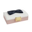 Joy Collection Sofis Bow Jewelry Box Single Layer Small Storage Necklace Ring Simple Japanese Style European Birthday Gift Pink joy collection kopen in de aanbieding Joy Collection Sofis Bow Jewelry Box Single Layer Small Storage Necklace Ring Simple Japanese Style European Birthday Gift Pink joy collection kopen in de aanbieding