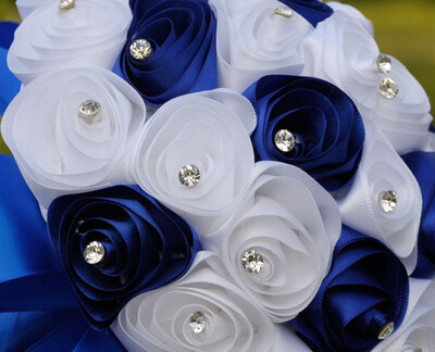 

Gobestart Crystal Roses Pearl Bridesmaid Wedding Bouquet Bridal Artificial Silk Flowers BU