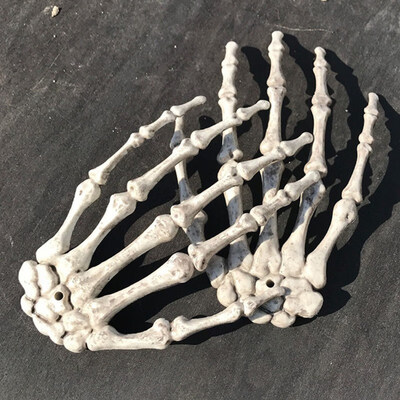 

1 Pair Plastic Skeleton Hands Haunted House for Halloween Decoration Halloween Props