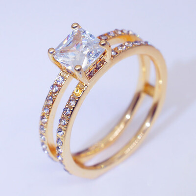 

Fashion Two-tier 18k Gold Princess Diamond Crown Rings
