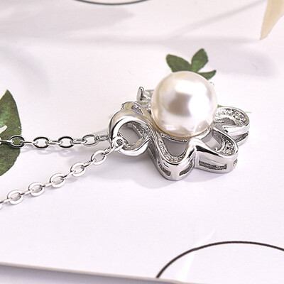 

Womens Luxury 18K White Gold Diamond Pearl Necklace