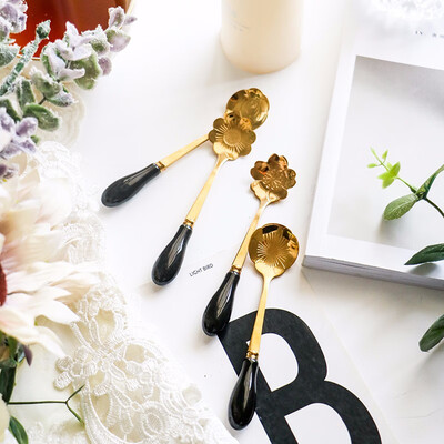 

STRUST 4pc set stainless steel porcelain Creative Flower coffee spoon set dessert spoon set stirring spoon set Ice cream spoon