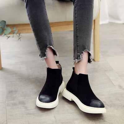

2018 students male winter new solid color short boots plus velvet short boots round head sponge cake with flat mens boots