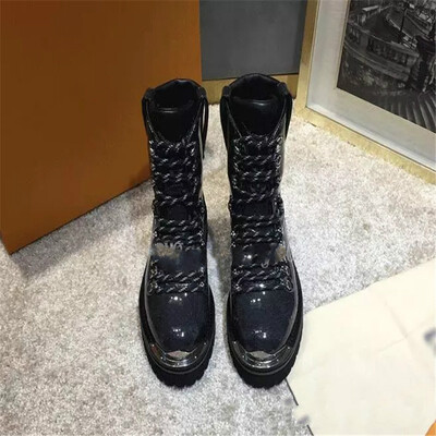 

mens designer shoes Women designer boots Martin Desert Boot flamingos Love arrow medal fashion luxury designer women boots luxury