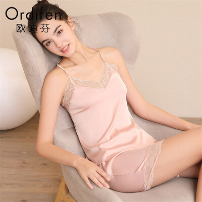 

Ou Difen 2019 new ladies pajamas solid color thin strap shorts living clothes lace sexy hollow home service suit XH9708 amber skin