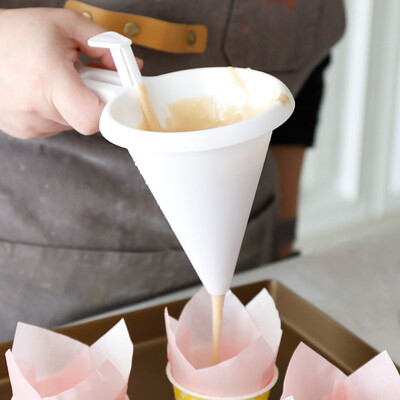 

DIHE Paste Handheld Icing Cake Chocolate Funnel