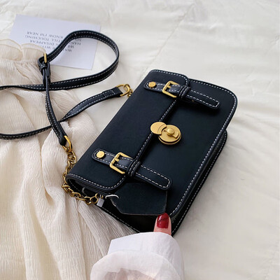 

2019 new bag female Korean version of Joker shoulder Messenger bag fashion lock casual texture mailman bag