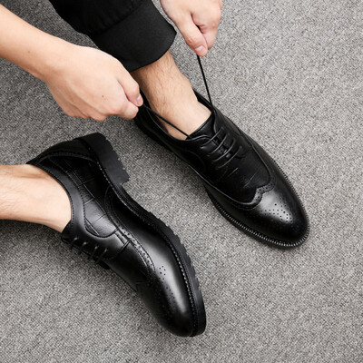 

Autumn dress shoes male Korean version of the trend of mens shoes business casual Bullock carved pointed casual shoes wholesale