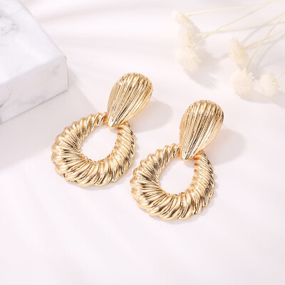 

In 2019 the latest design creative alloy shell corrugated earrings generous&simple earrings gifts for women