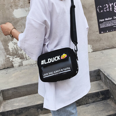

Ins super fire on the new canvas casual slung packet female 2019 new Korean version of the wild net red shoulder small square bag