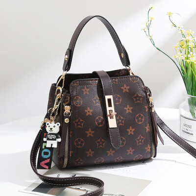 

2019 spring&summer womens bag fashion casual female new wave Korean version of the wild slung shoulder bag generation hair bucket handbag