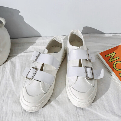 

Summer buckle breathable Korean version of 100 summer board shoes 2019 girls popular shoes retro fashion summer white shoes girl