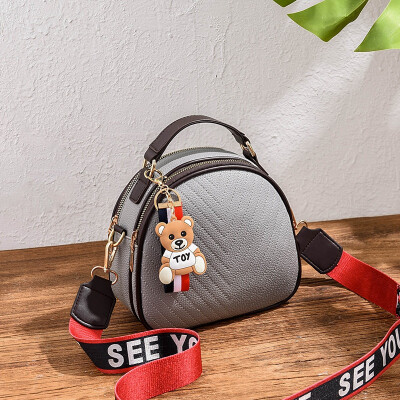 

On the new female tide Korean version of Joker mini minimalist fashion ladies shoulder Messenger bag