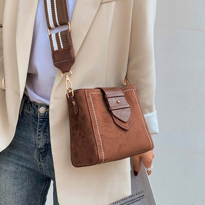 

Autumn retro casual bag female 2019 new Korean version of fashion wild popular broadband single shoulder slung bucket bag