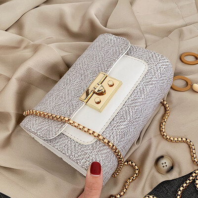 

The Korean version of the bag foreign style womens bag 2019 new autumn Joker Messenger bag womens fashion texture small square b