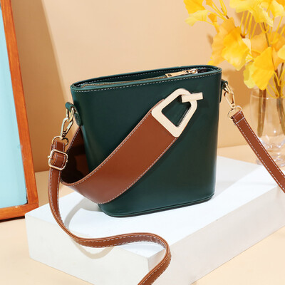 

Womens Bags New Chao Korean Edition Fashion Summer Baitie One Shoulder Slant Bag Barrel Bag ins