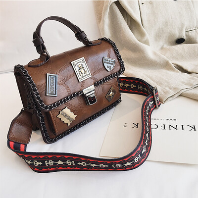 

Bag female 2019 new handbag tide Korean fashion retro badge casual wild shoulder slung small square bag