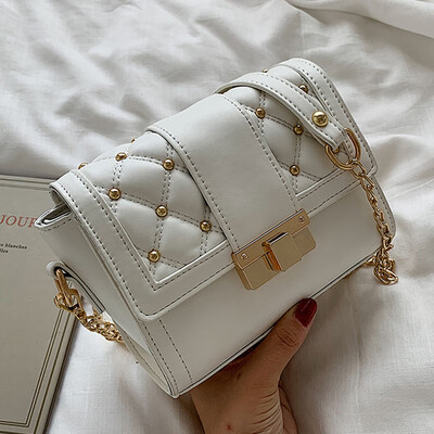 

Chic female 2019 new Korean embroidery line Joker small square bag fashion chain rivet shoulder Messenger bag