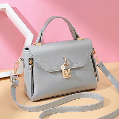 

On the new wave of womens handbags Korean fashion ladies simple Joker shoulder Messenger bag handbag