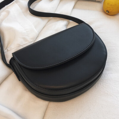 

Hong Kong style oblique carry bag female 2019 autumn&winter new retro hundred build semicircular saddle bag pure color single