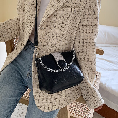 

Fashion female bag 2019 new retro temperament girl chain handbag retro single shoulder diagonal package small square bag