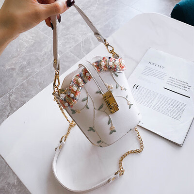 

Small bag female 2019 Korean version of the new wild casual girl shoulder bag fashion chain slung bucket bag