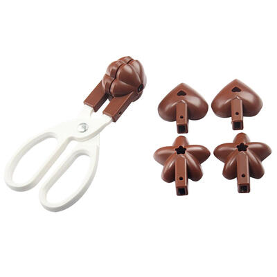 

3 in 1 Plastic Chocolate Cake Mold Baking Mould Cookie Cutter Clip Scissors