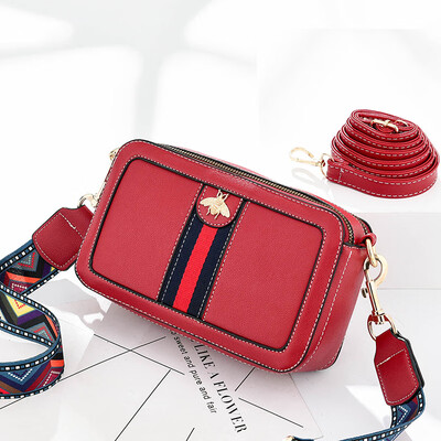 

On the new womens bag wide shoulder strap messenger bag simple small square bag shoulder camera bag tide 2018
