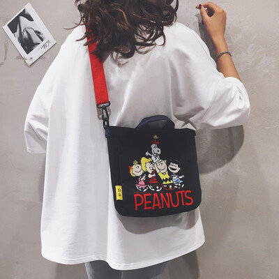 

Snoopy bag female 2019 new wave Korean version of the wild cartoon printing canvas small Messenger bag shoulder bag