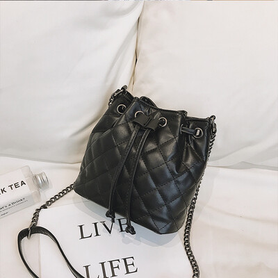 

Small fragrance rhombic chain bag female 2019 new wave Korean version of the wild single shoulder slung portable fashion bucket bag