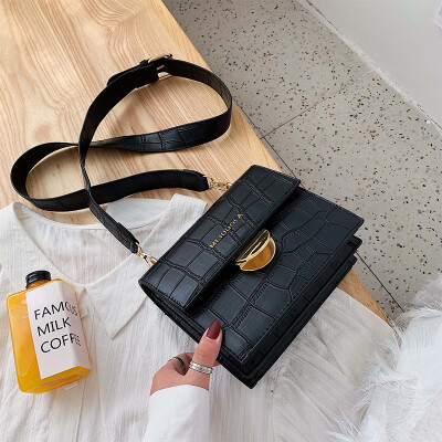 

Fallwinter texture small bag women 2019 new tide Korean version of stone messenger bag Joker foreign style shoulder small square